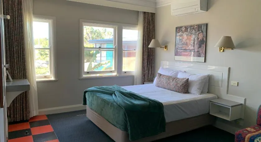 Moruya Monarch Hotel - Image 1