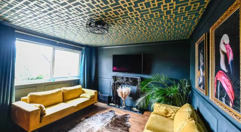 Bold Coastal Retreat with Boudoir Interiors, Felpham Village - Image 1
