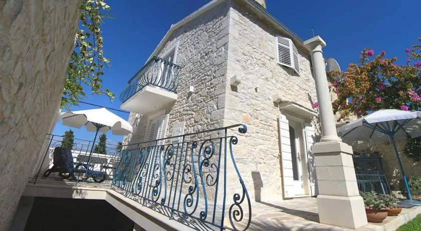 House Carmen - Image 1