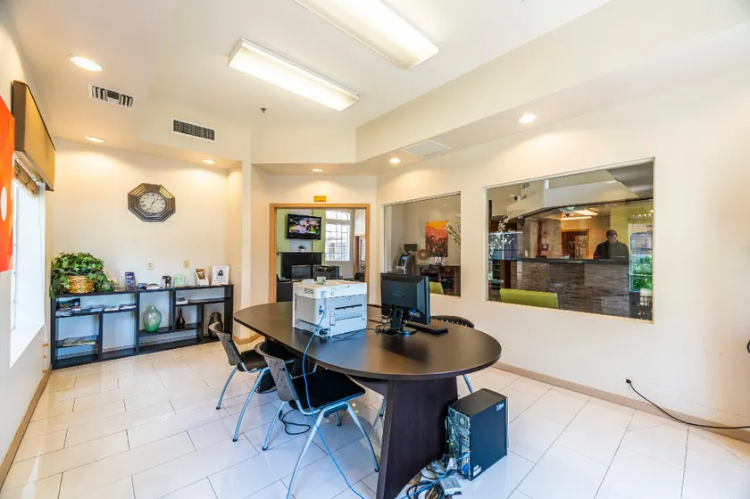 Metro Chandler Extended Stay - Cosy King - Image 1