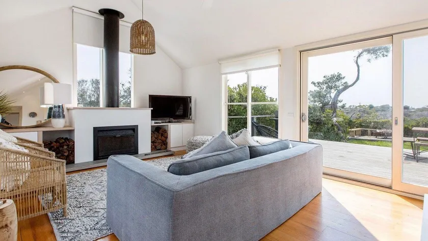 Dimmicks Retreat: 300m to beach + linen included - Image 1