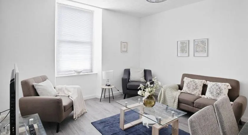 Central Aberdeen 2BR flat - Image 1