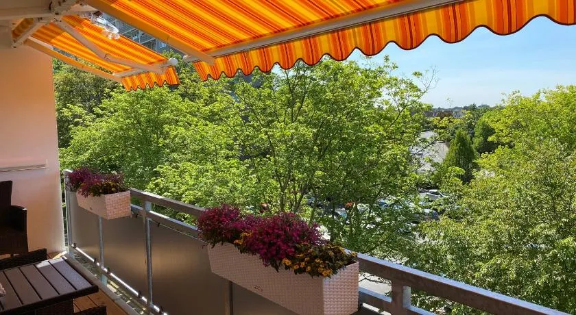 Apartment neu renoviert mit Sonnenbalkon und NETFLIX im Zentrum - Image 1