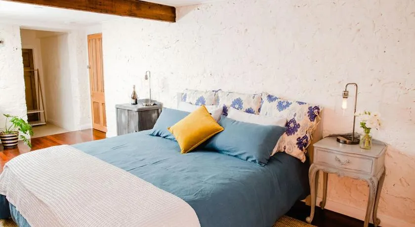Orange Door Bnb - Image 1