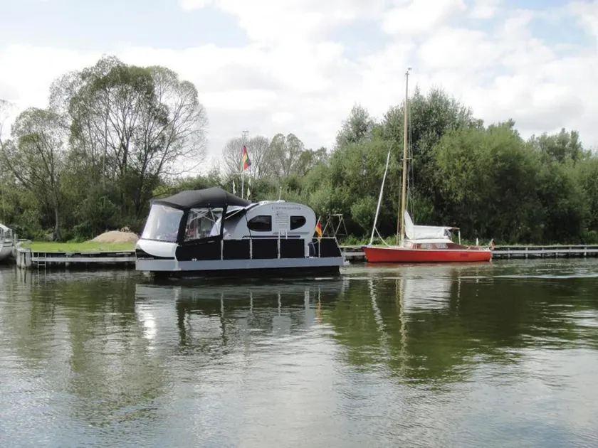 Houseboat on the Peene in Demmin - Image 1
