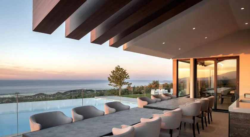Amphi Exclusive Residence - Image 1