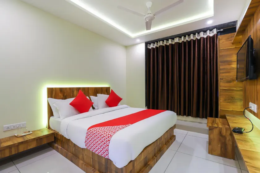 OYO 64029 Hotel Phoenix - Image 1
