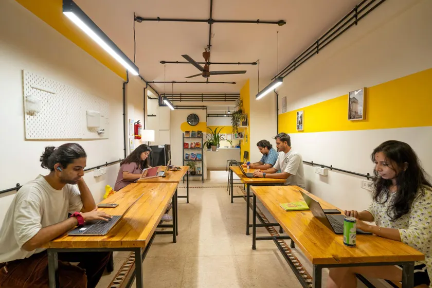 Locomo Hostel Express - Stay Work Eat - Image 1