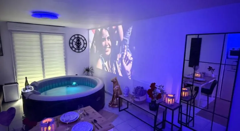 Suite Eden Spa, Appart'hôtel bien être , Patio de standing barbecue - TV XL CinéSport, Lit Q-Size, Wifi, P-Gratuit en Résidence - Image 1