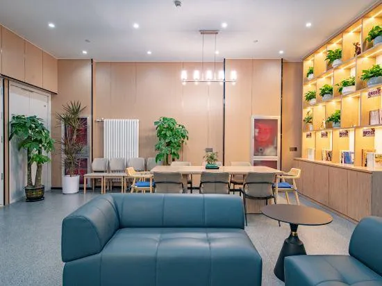 Super 8 Hotel (Beijing Chongwenmen Tongren Hospital) - Image 1