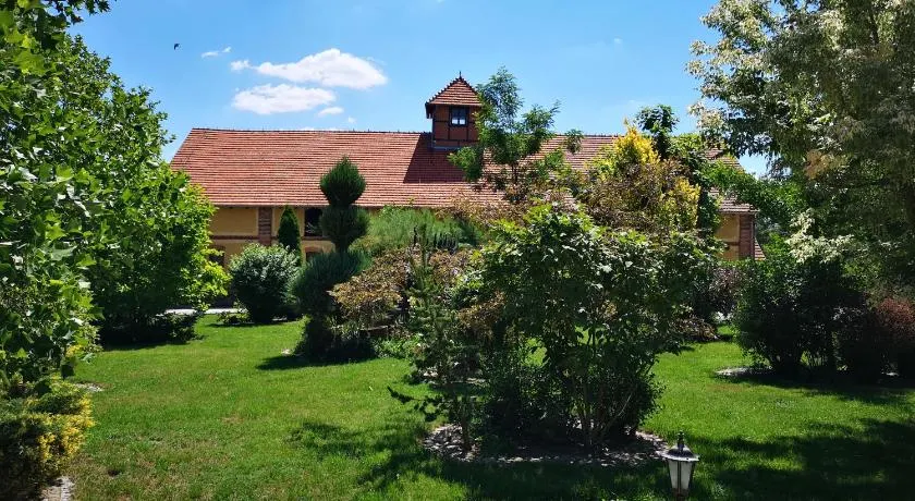 Agroturystyka Lesieniec - Magdalena i Maciej Mochoń - Image 1
