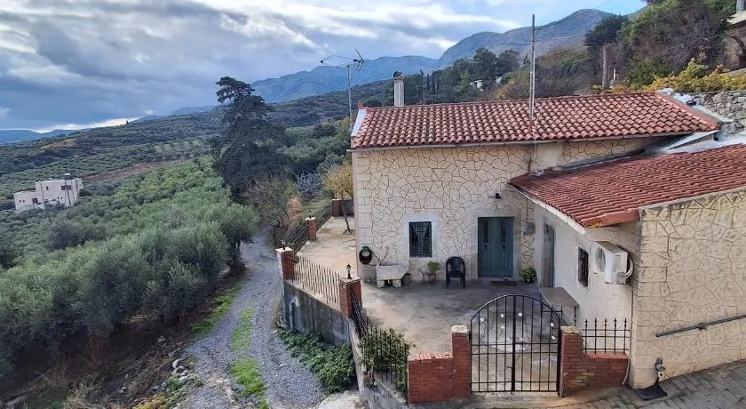 IRENE'S village home - Image 1