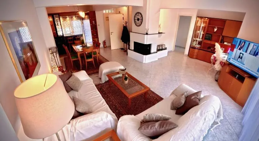 Entire-Floor 2BR Penthouse with 2 Huge Balconies & Free Parking - Image 1