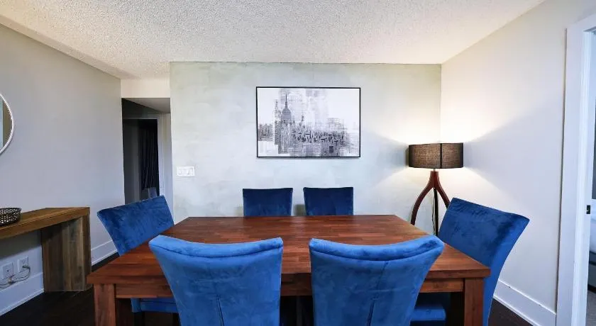 StayToronto - Stylish 2 Bedroom Suite in the Heart of Downtown - Image 1