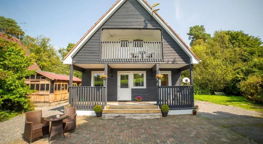 Cosy Lakeside Chalet With Option to add Private Hot Tub - Image 1