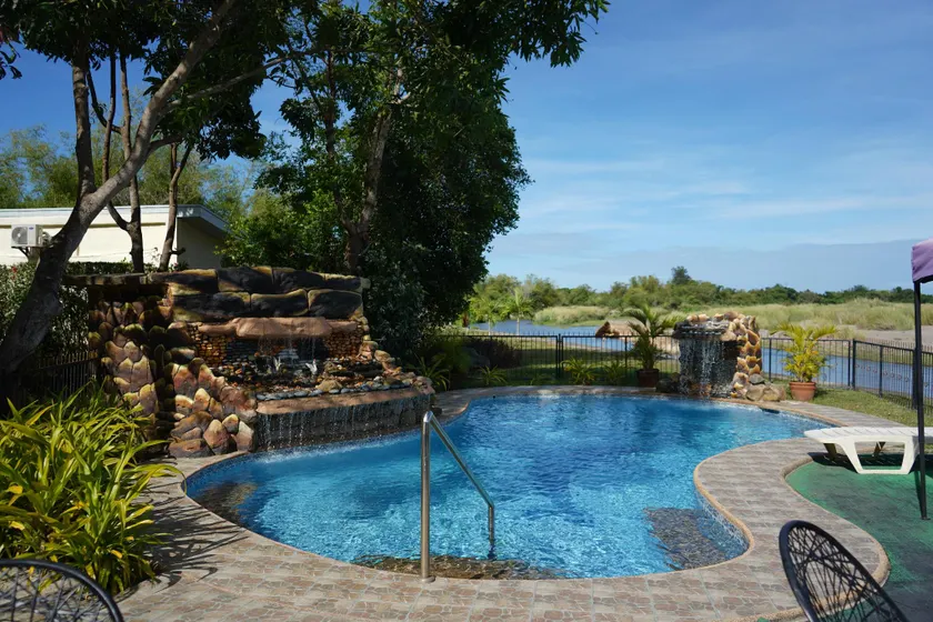 Monty's Riverside View Resort - Image 1