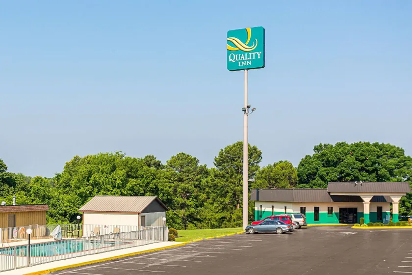 Quality Inn Hurricane Mills I-40 - Image 1