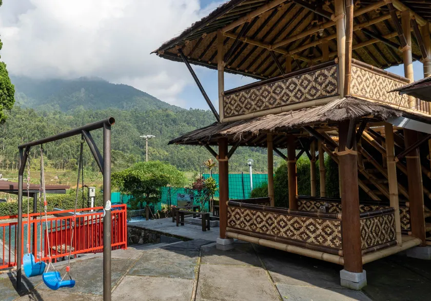 Villa Kayu Ciwidey - Image 1