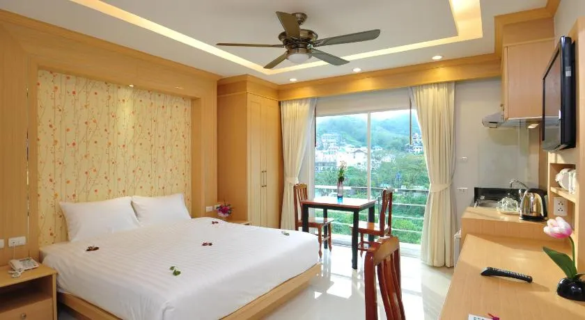 Decare Hotel Patong Weekly Promotion - Image 1