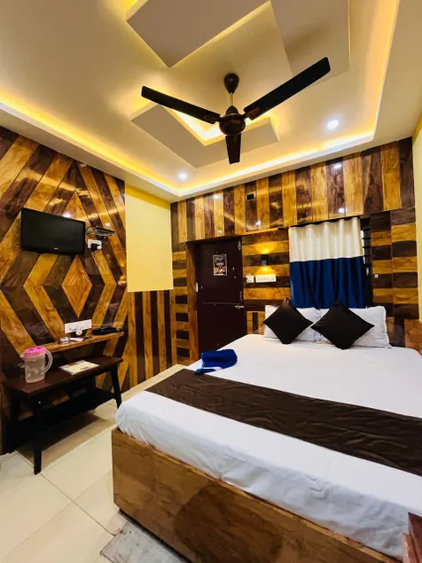 Hotel Holiday Home - Image 1