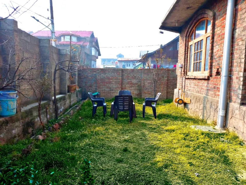 John's Homestay Srinagar - Stay Ride Hike - Image 1