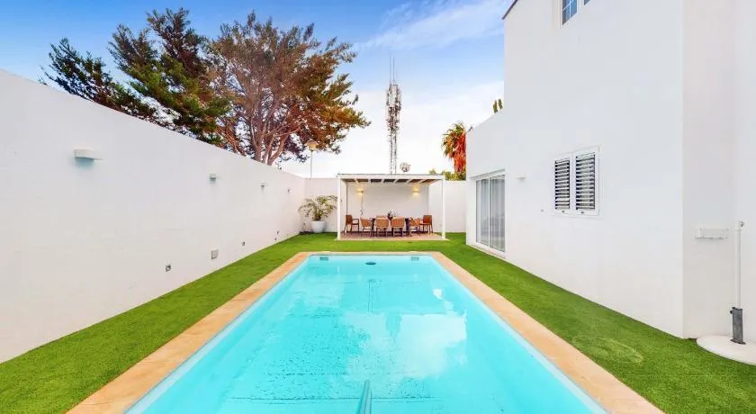 Villa Webb - Image 1