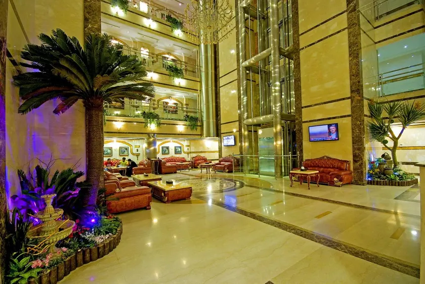 Al Mohamadyah Palace Hotel and Suites - Image 1