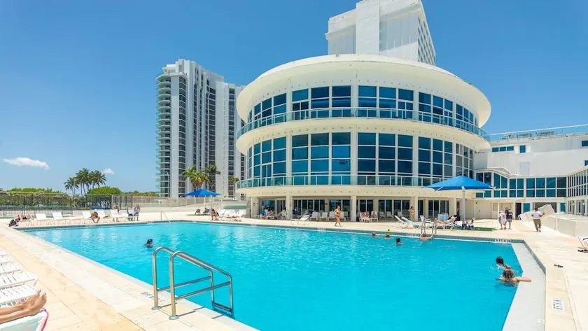 Blue Ocean Apartments - Image 1