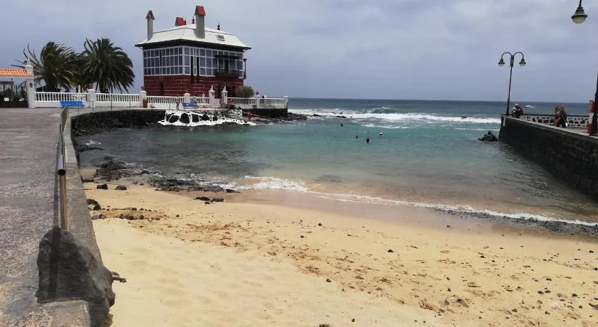 Respira el mar desde tu terraza y siéntete en paz. - Image 1