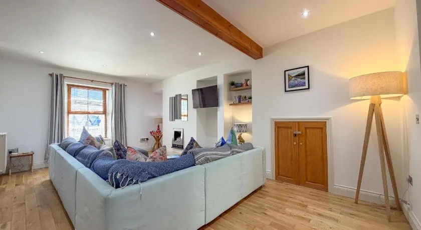 The Burrows - 3 Bedroom Holiday Home - Tenby - Image 1