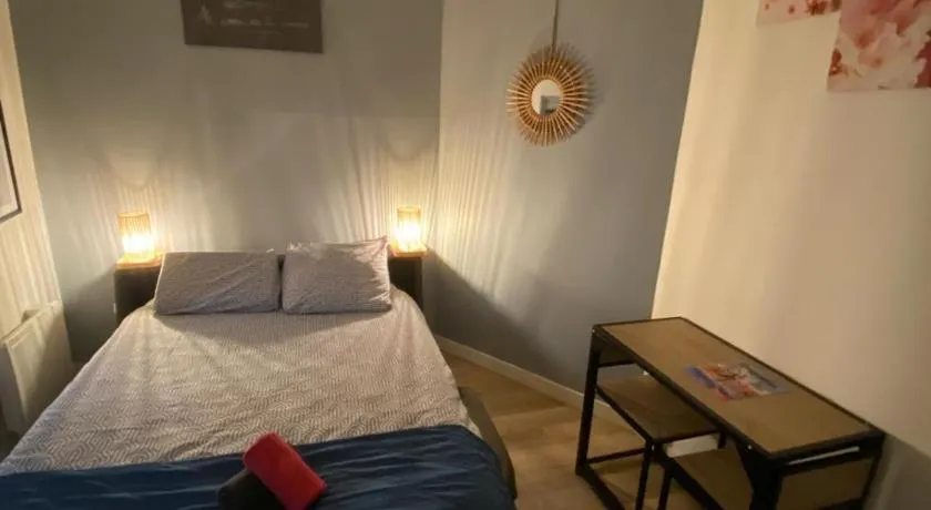 F1 Meublé et Confortable en cœur de ville - Image 1