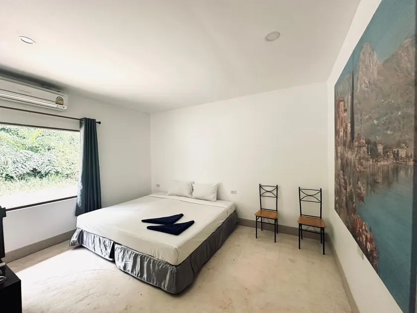 Kohchang stayin premium hotel in beach street market - Image 1