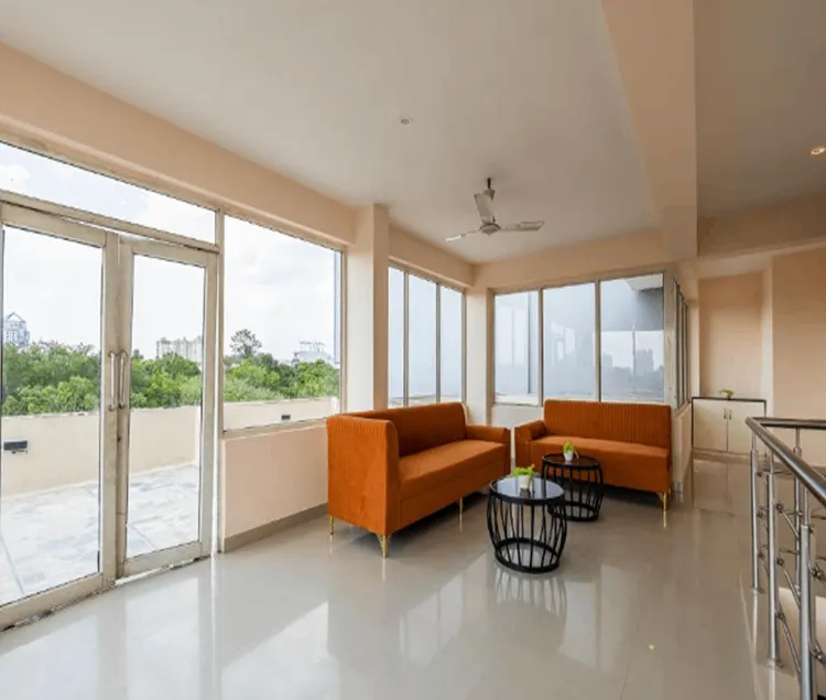 Limewood stay premier golf course road -sector 42 - Image 1