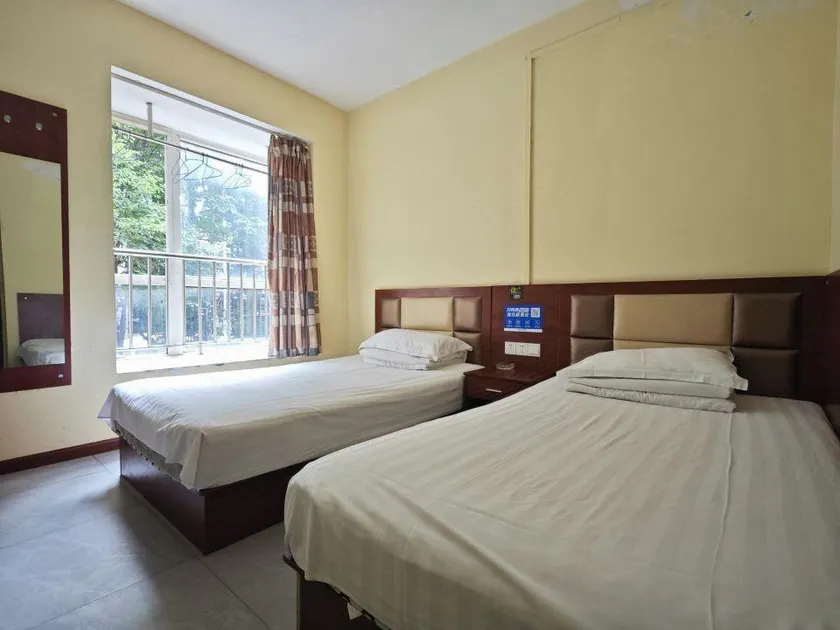 New City Hotel - Image 1