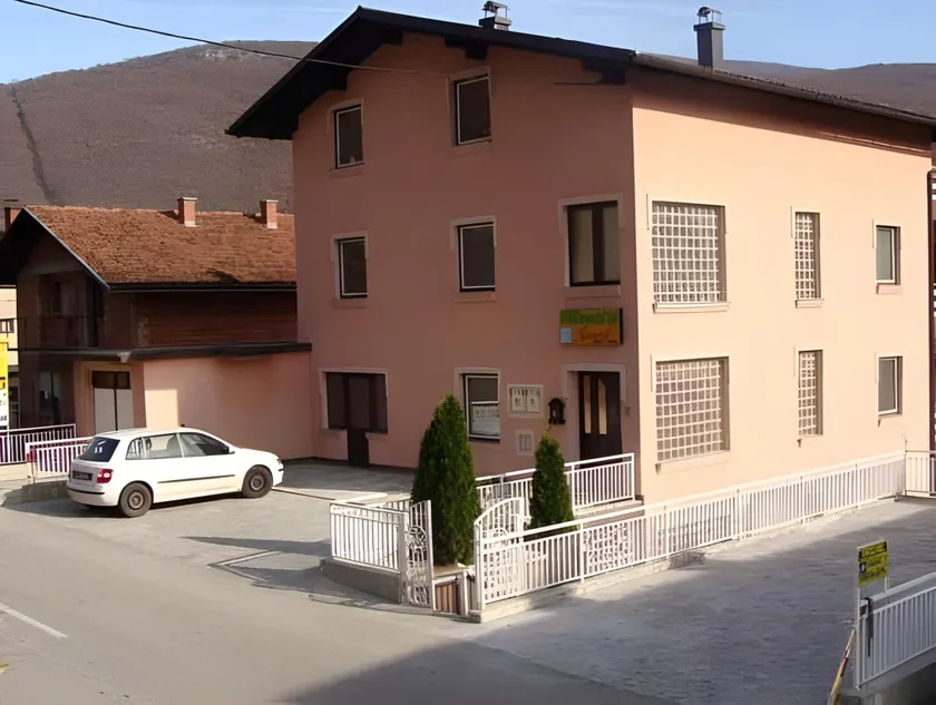 Saraj Guest House - Image 1