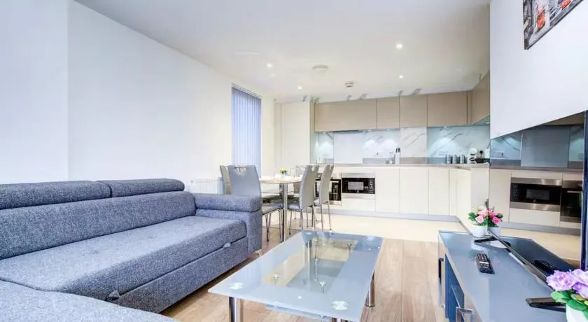 Modern 2 Bedroom 2 Bathroom Apartment 10 Mins to Excel London & Canary Wharf - Image 1
