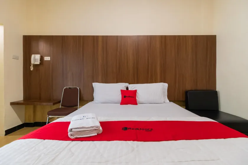 RedDoorz Plus near Ramayana Pematangsiantar - Image 1