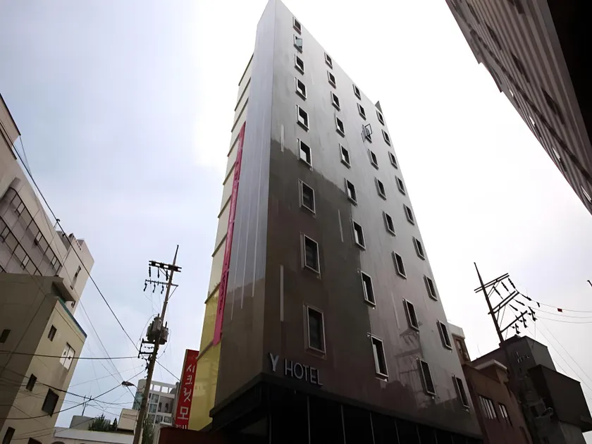 Shinchon Y Hotel - Image 1