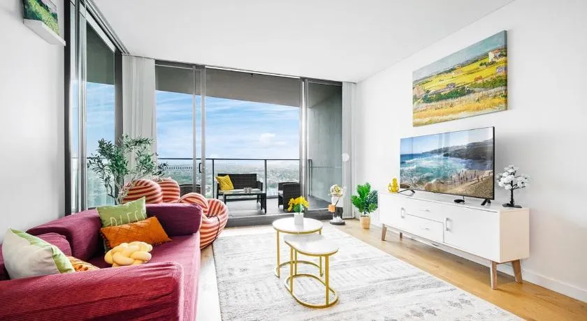 Stunning New 2 Bedrooms Apt Shopping & Parking - Image 1