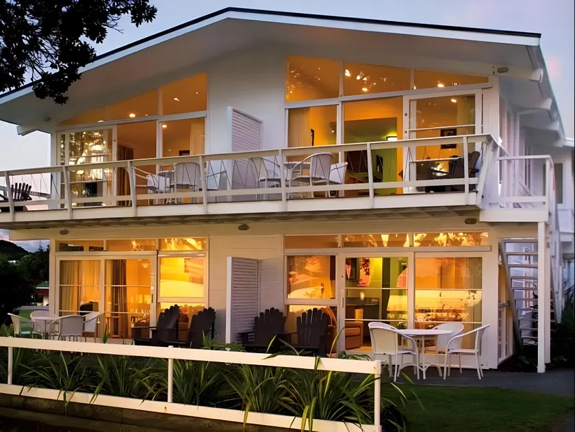 Hananui Lodge and Apartments - Image 1