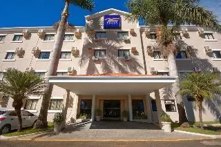 Hotel Ventura Inn - Image 1
