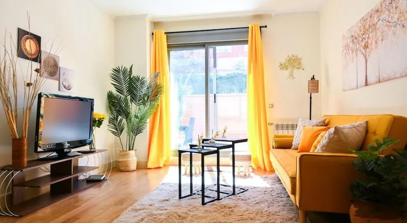 Familienfreundliche Wohnung mit Garten, Pool und Terrasse - Image 1