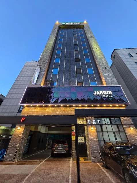 Jardin Hotel - Image 1