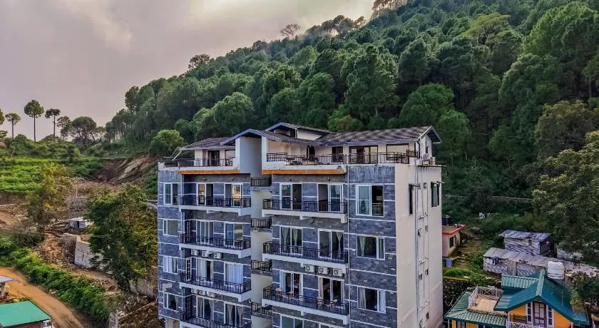 Dochi 4-BHK apartment with Hill Views, Living Room, & Balconies - Image 1