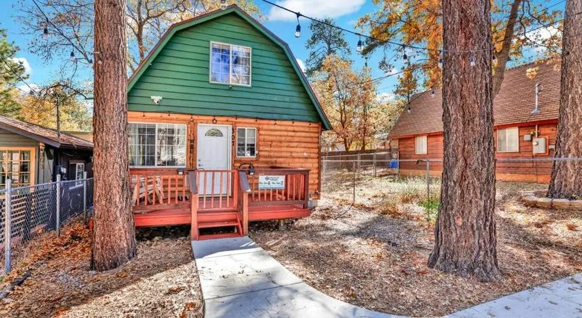 Apres Chalet Retreat | Pet-Friendly Cottage | Hot Tub | Nature Escape - Image 1