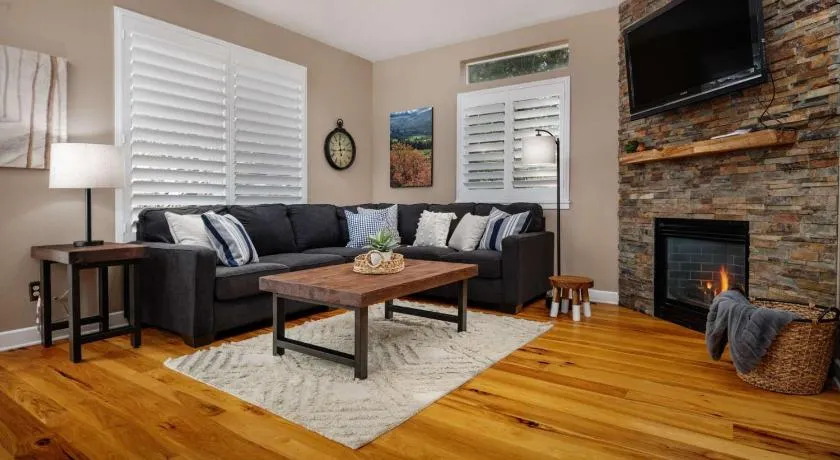 Beaverton Creek Cottage - Image 1