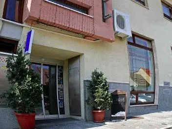Hotel Maxim - Image 1