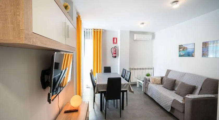 Apartamentos La Plazuela Baños de Montemayor - Image 1