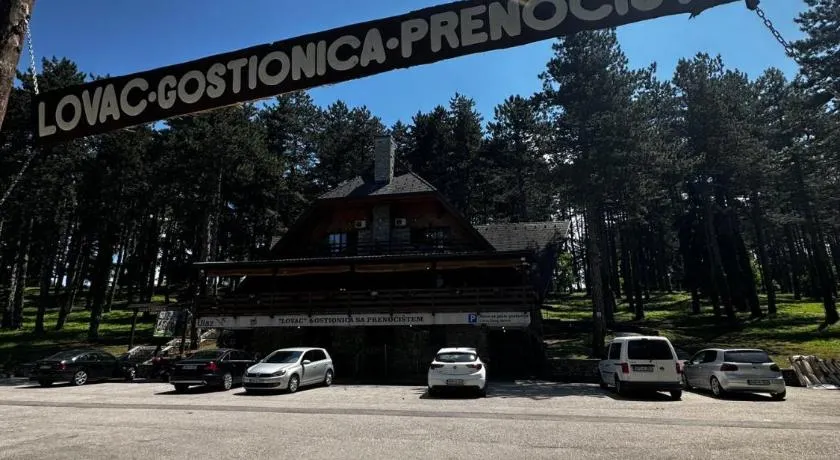 Prenoćište/Restoran Lovac - Image 1