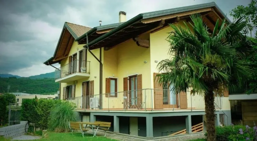 Countryhouse Verso - Image 1